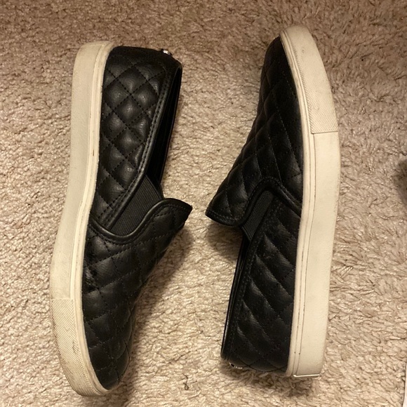 Steve Madden Ecentrcq Black Slip On Quilted Sneakers - Picture 3 of 7